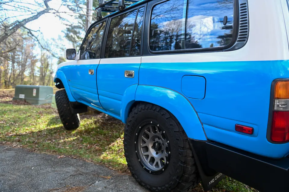 Rear quarter with suspension at full droop