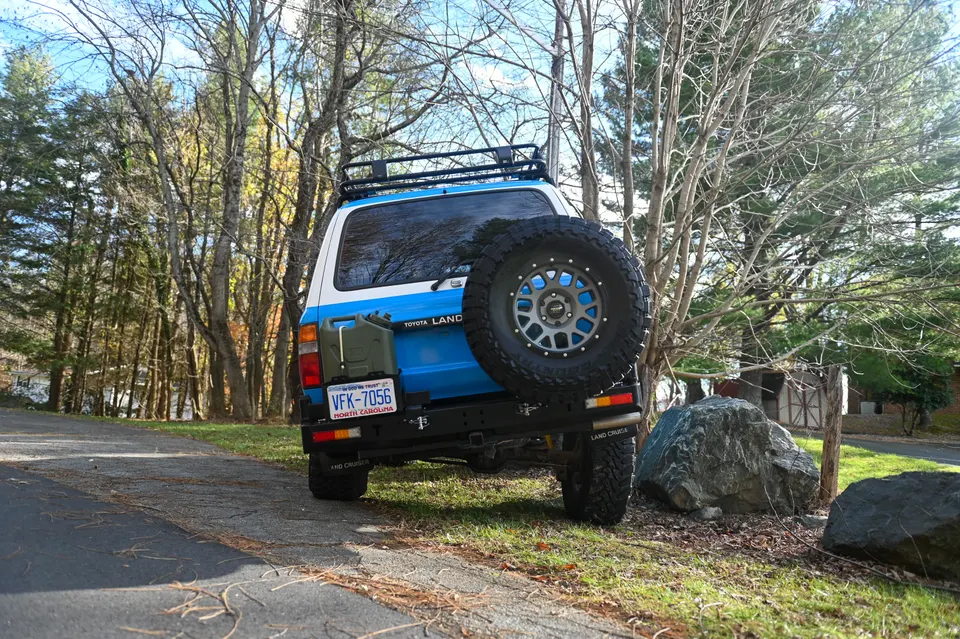 Land Cruiser rear three-quarter on rocks