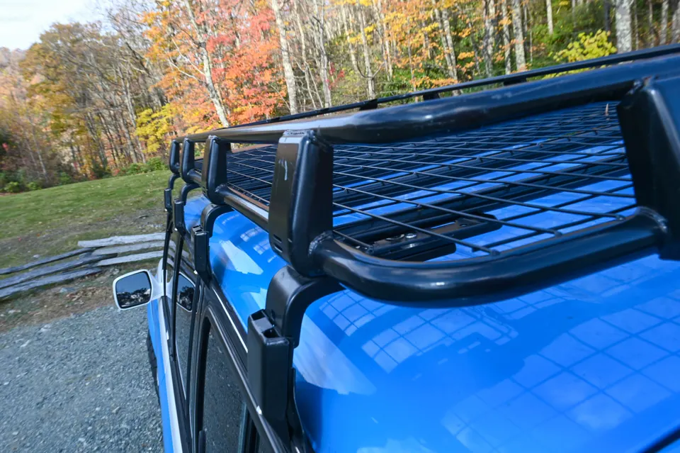 Roof rack front rail detail