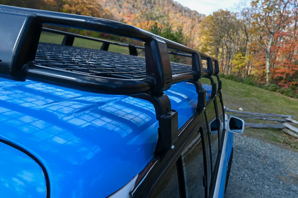 Roof rack side rail detail