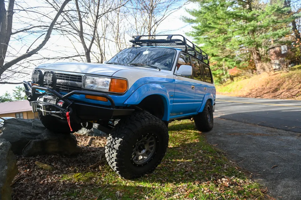 Land Cruiser front three-quarter on rocks