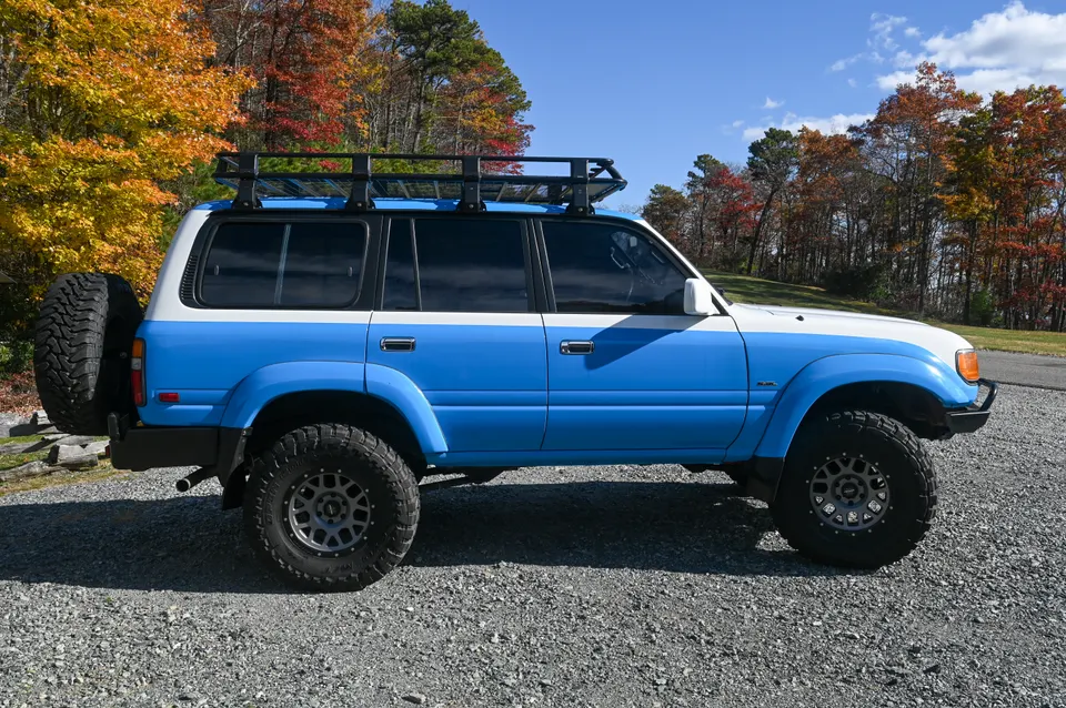 Land Cruiser passenger side profile