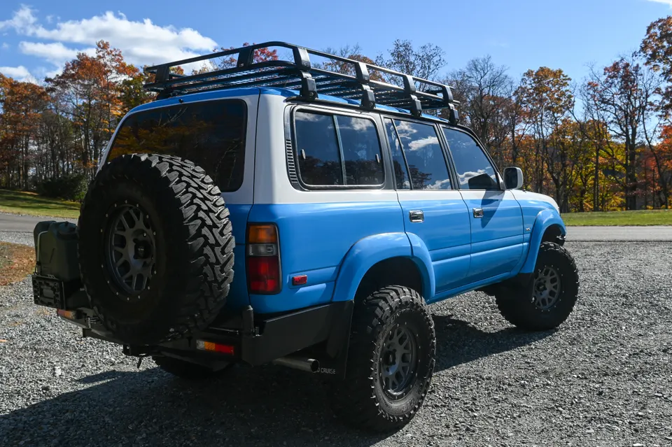 Land Cruiser rear three-quarter alternate