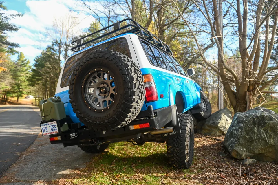 Land Cruiser flexed on uneven ground